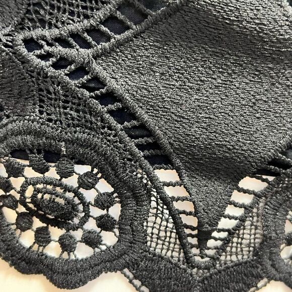 Size S Abercrombie & Fitch Black Crocheted Crop Top - Picture 4 of 8